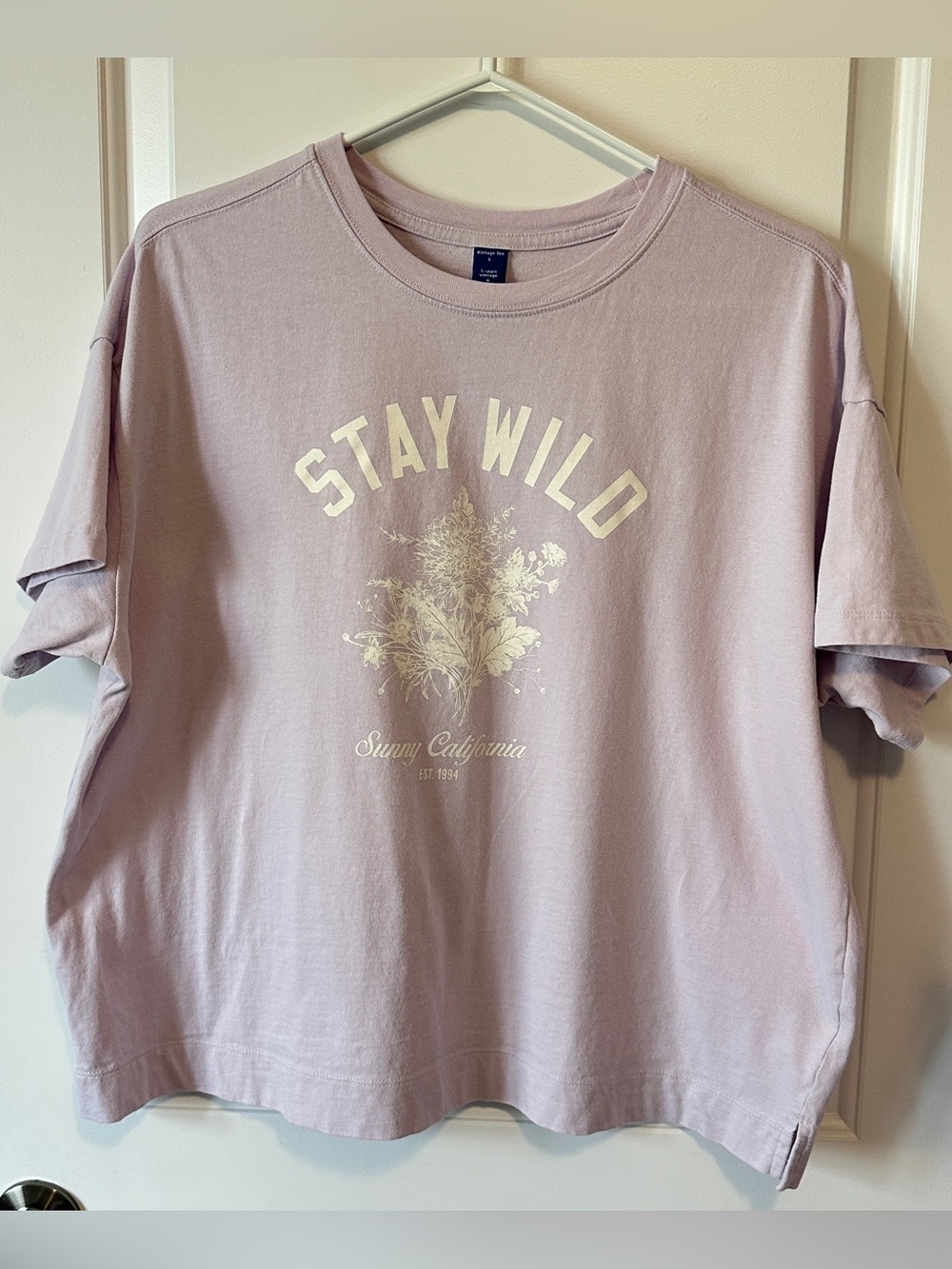 Old Navy graphic tee “stay wild” - pale lilac, vintage tee, boxy oversize, sz Lg
